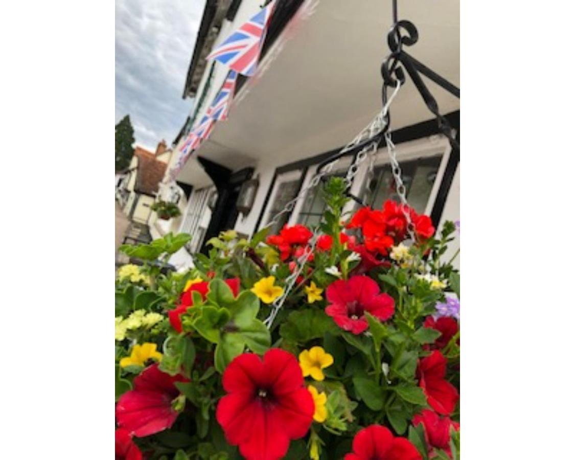 Stay And Relax At The Yew Tree Manuden Exterior photo