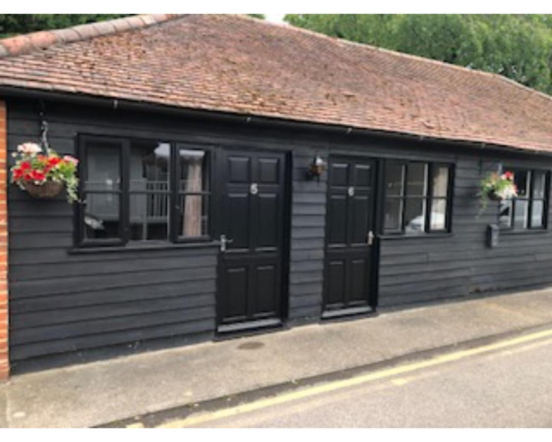 Stay And Relax At The Yew Tree Manuden Room photo