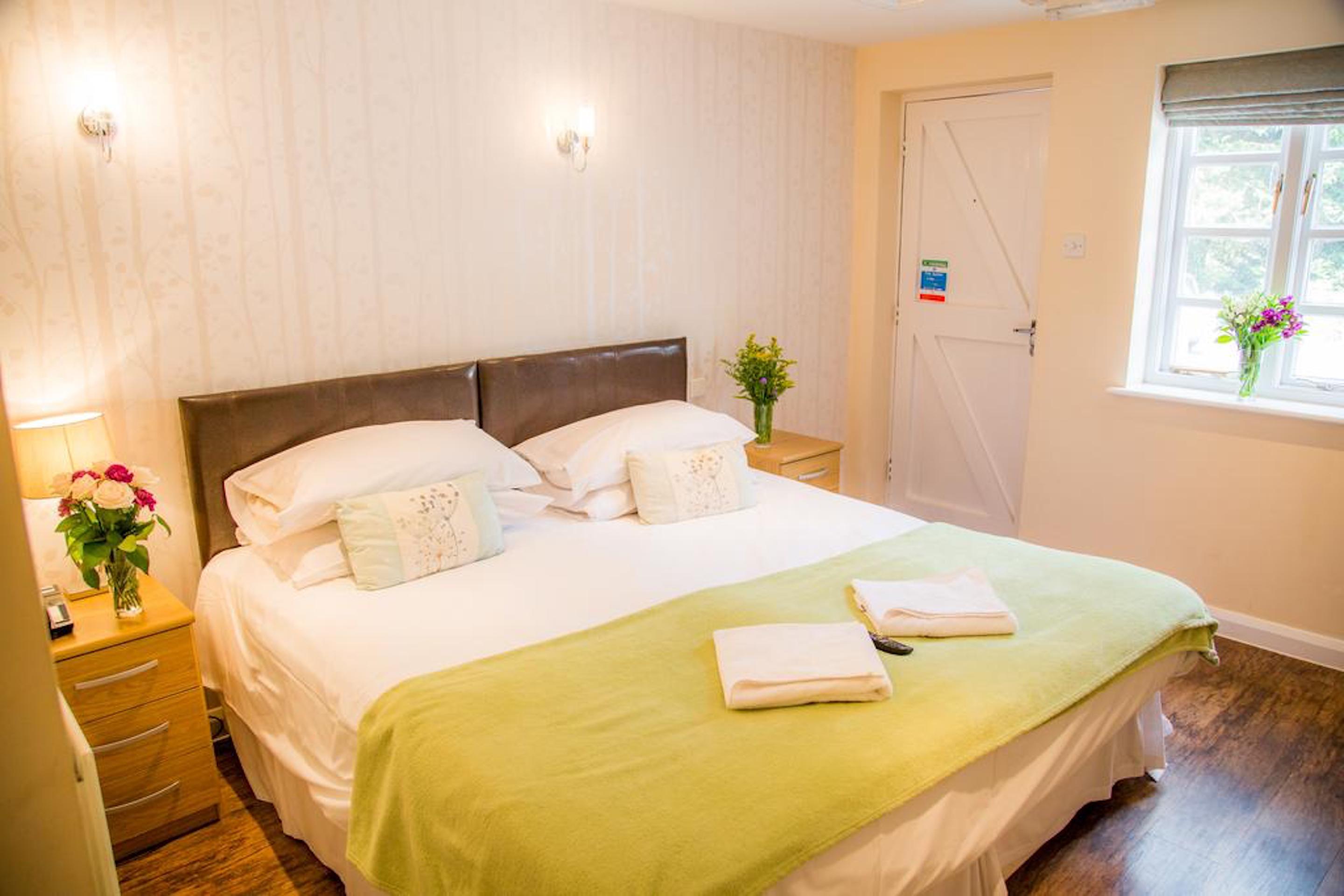 Stay And Relax At The Yew Tree Manuden Exterior photo