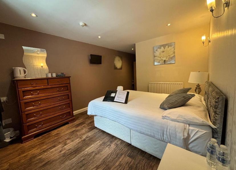 Stay And Relax At The Yew Tree Manuden Exterior photo