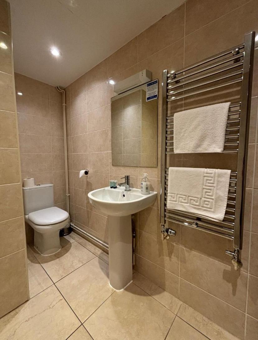 Stay And Relax At The Yew Tree Manuden Exterior photo