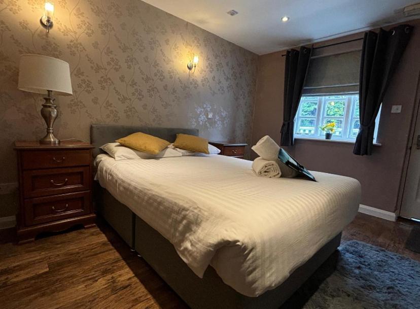 Stay And Relax At The Yew Tree Manuden Exterior photo