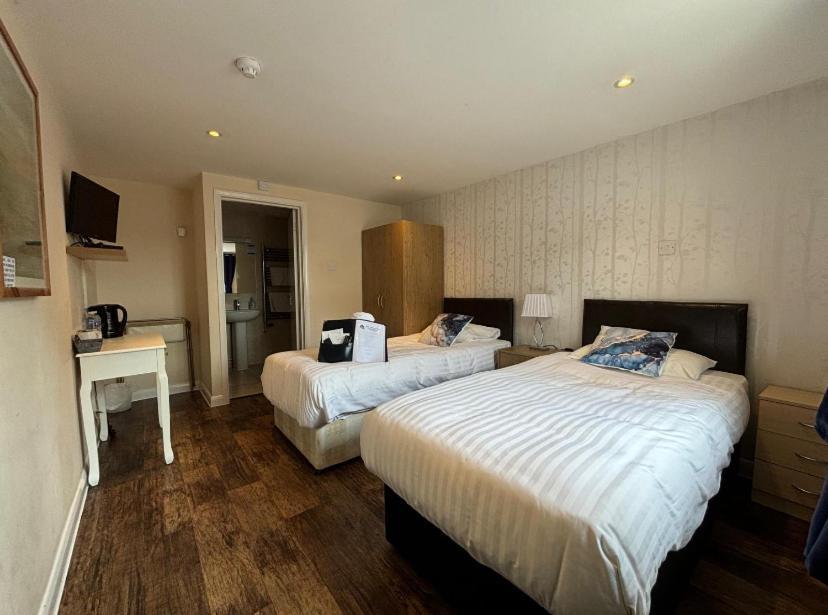Stay And Relax At The Yew Tree Manuden Exterior photo