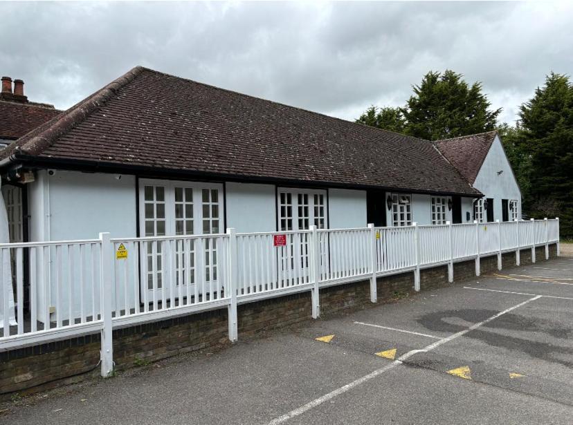 Stay And Relax At The Yew Tree Manuden Exterior photo