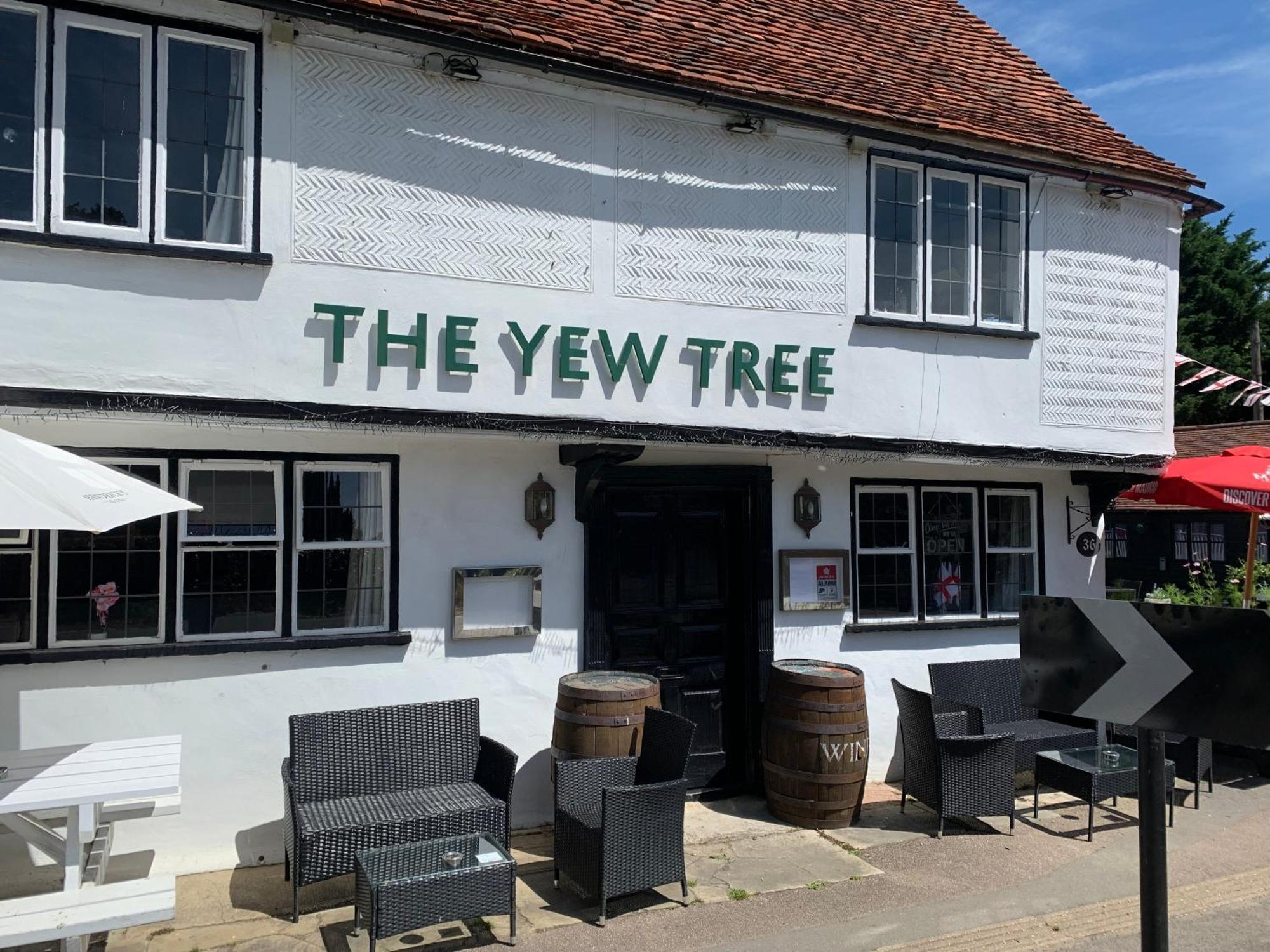 Stay And Relax At The Yew Tree Manuden Exterior photo