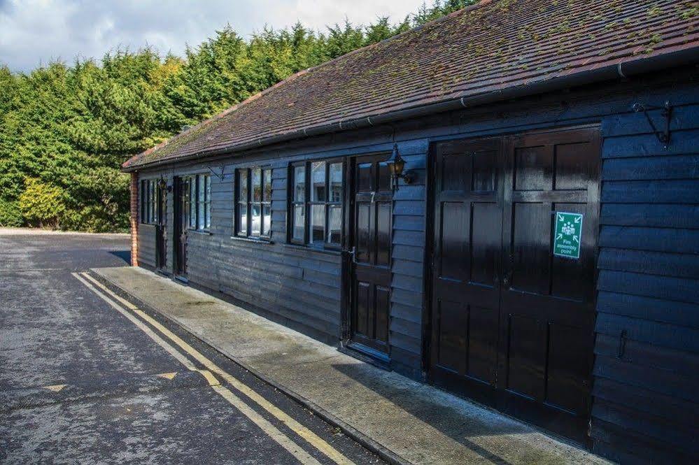 Stay And Relax At The Yew Tree Manuden Exterior photo